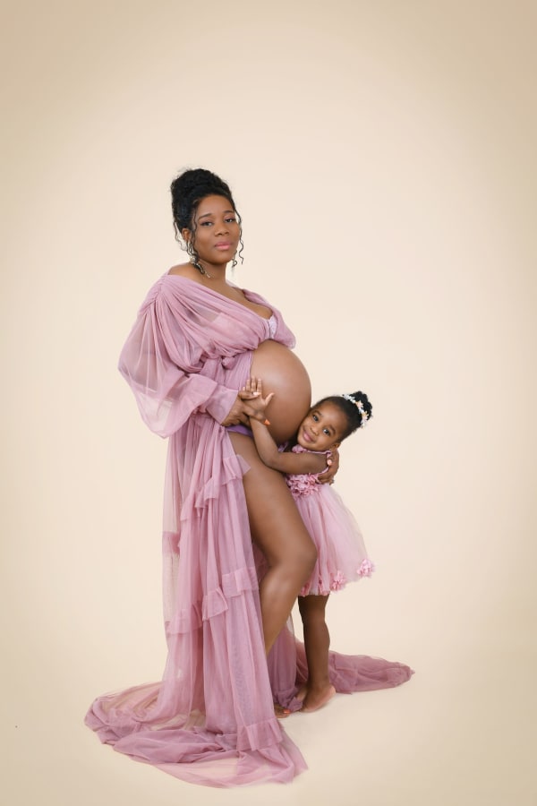 Maternity photography Montreal — elegant pregnancy portraits